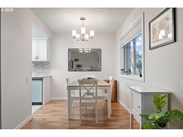 11510 Sw CROWN Dr 5, King City, OR 97224