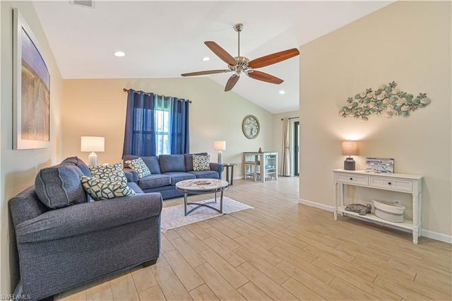 8475 Charter Club CIR # 5, Fort Myers, FL 33919