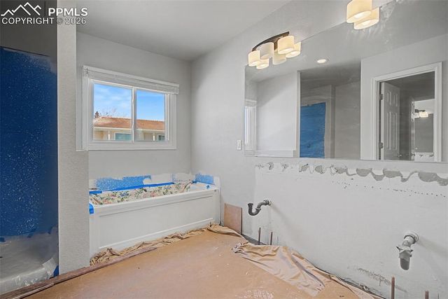 20 Luxury Lane, Colorado Springs, CO 80921