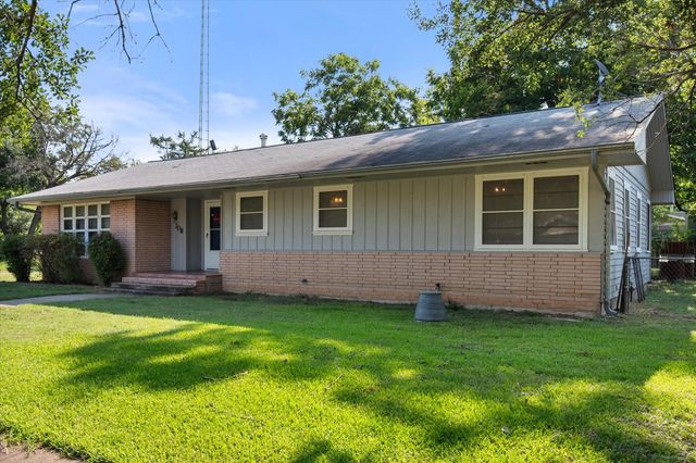 308 N 4th Street, Wortham, TX 76693