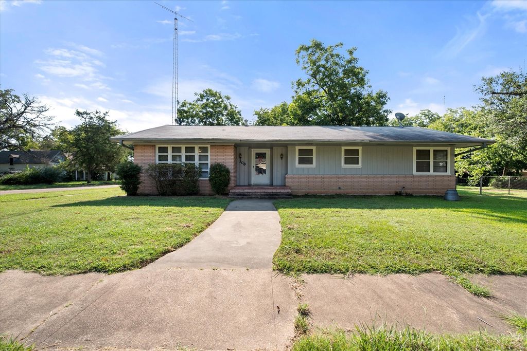 308 N 4th Street, Wortham, TX 76693