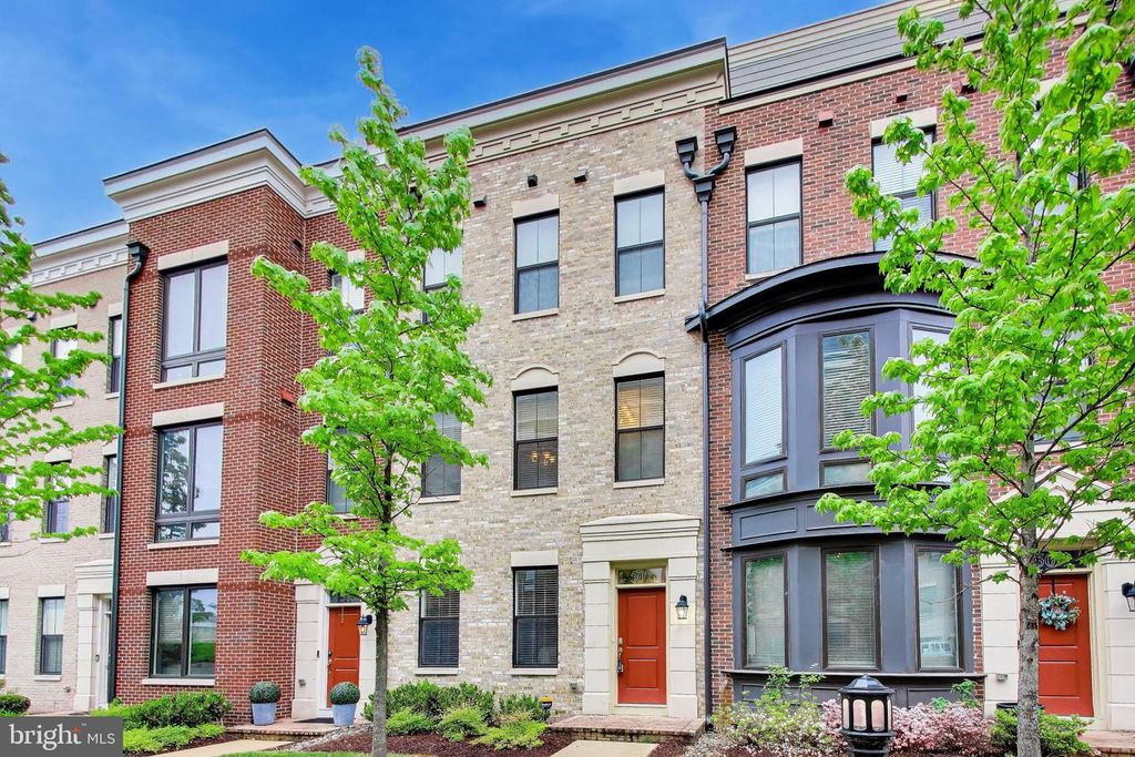 Image 1 of property listing at 507 SILVER CLIPPER LN, Oxon Hill, MD 20745