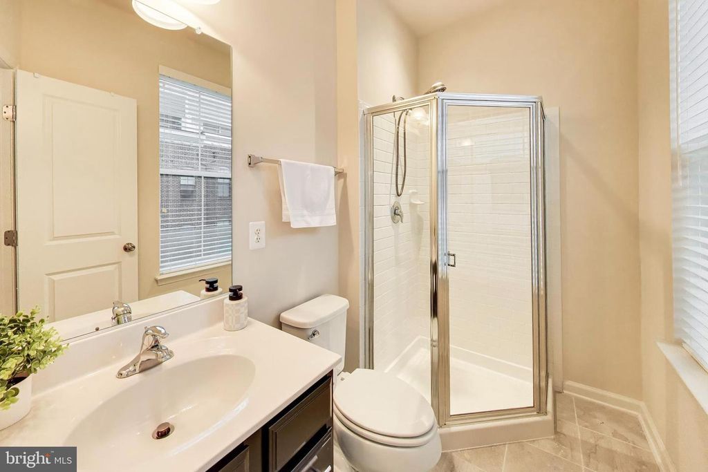 Image 15 of property listing at 507 SILVER CLIPPER LN, Oxon Hill, MD 20745