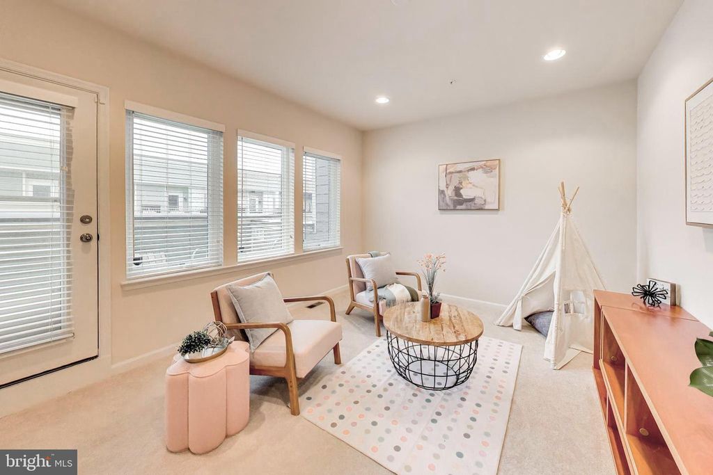 Image 18 of property listing at 507 SILVER CLIPPER LN, Oxon Hill, MD 20745