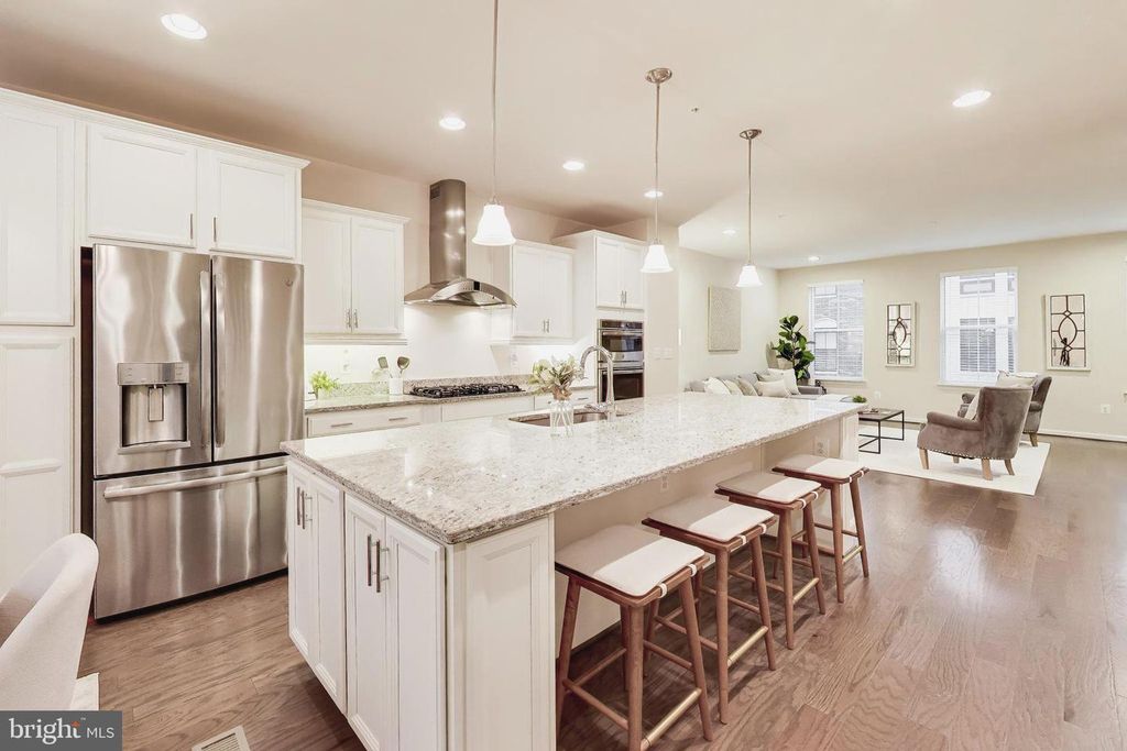 Image 2 of property listing at 507 SILVER CLIPPER LN, Oxon Hill, MD 20745