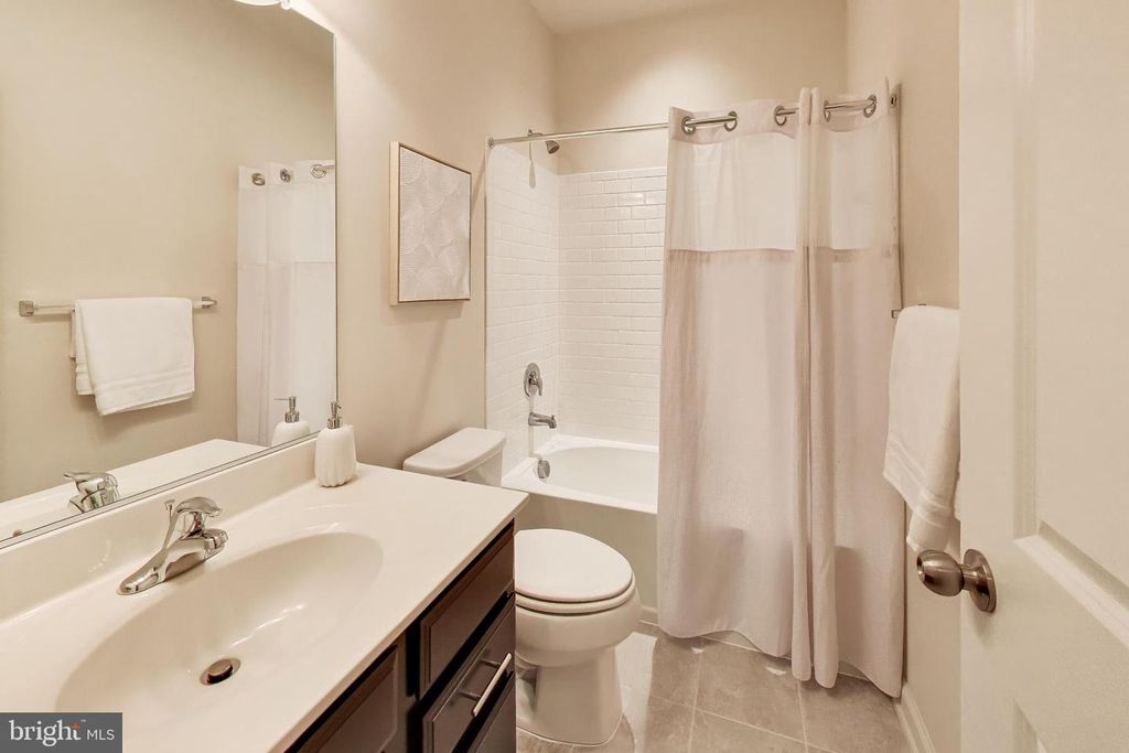 Image 21 of property listing at 507 SILVER CLIPPER LN, Oxon Hill, MD 20745