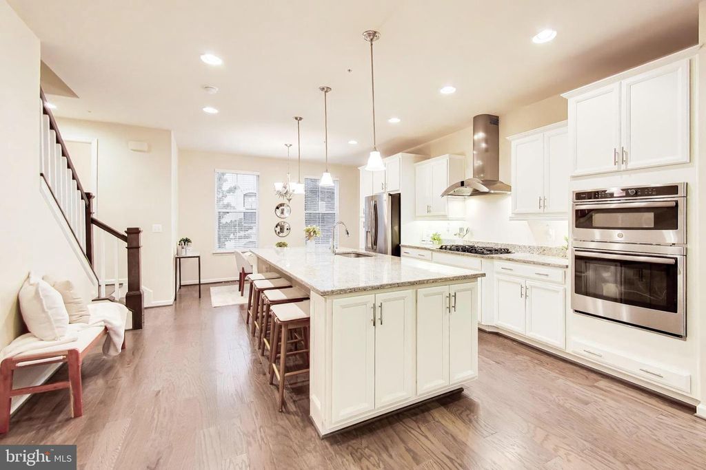 Image 3 of property listing at 507 SILVER CLIPPER LN, Oxon Hill, MD 20745