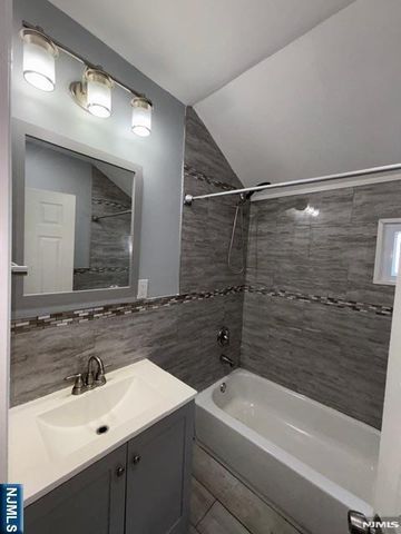 17 Cedar Street 3rd Floor, Newark, NJ 07106
