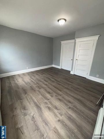 17 Cedar Street 3rd Floor, Newark, NJ 07106