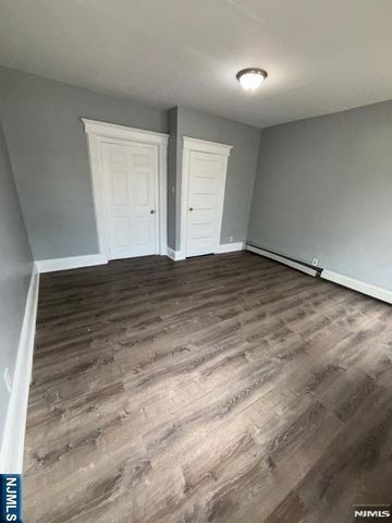 17 Cedar Street 3rd Floor, Newark, NJ 07106