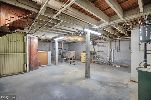 1126 E CHOCOLATE AVE, Hershey, PA 17033