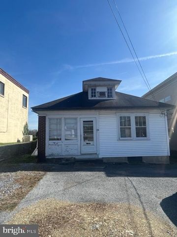 1126 E CHOCOLATE AVE, Hershey, PA 17033