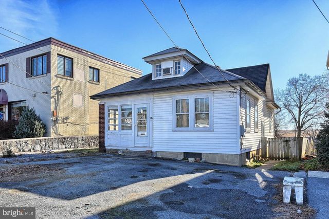 1126 E CHOCOLATE AVE, Hershey, PA 17033