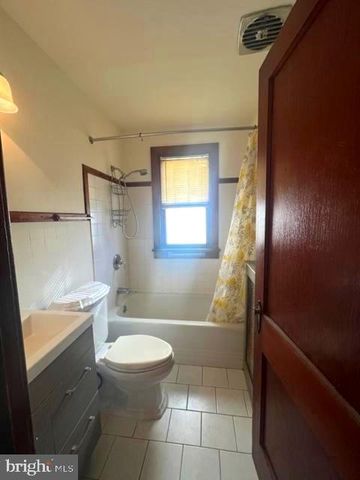 1126 E CHOCOLATE AVE, Hershey, PA 17033