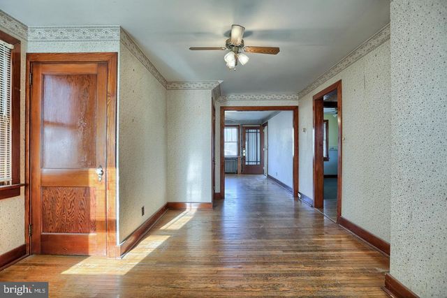 1126 E CHOCOLATE AVE, Hershey, PA 17033