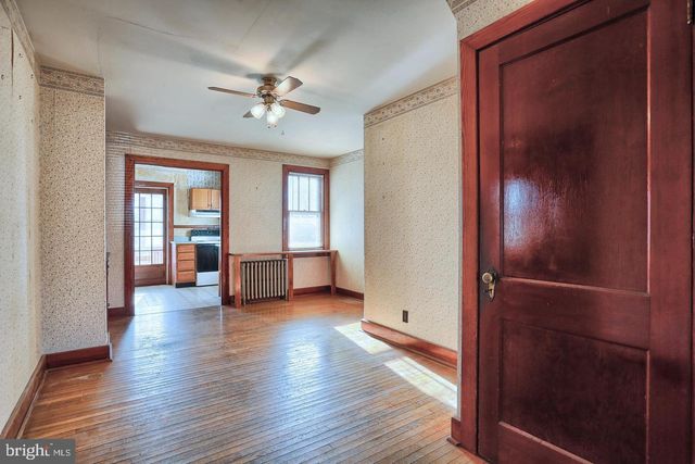 1126 E CHOCOLATE AVE, Hershey, PA 17033