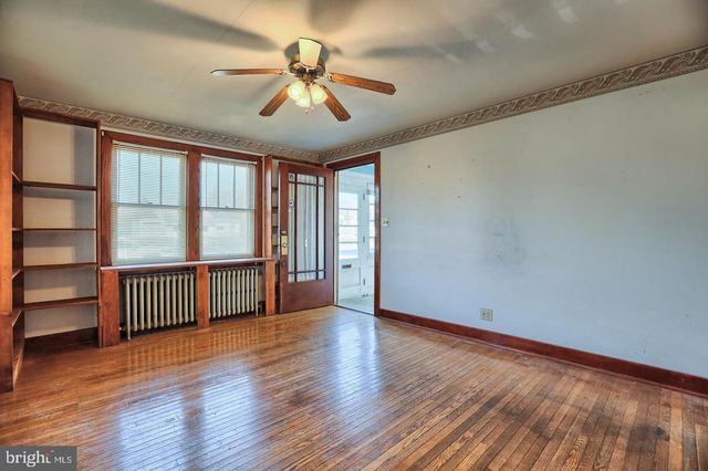 1126 E CHOCOLATE AVE, Hershey, PA 17033