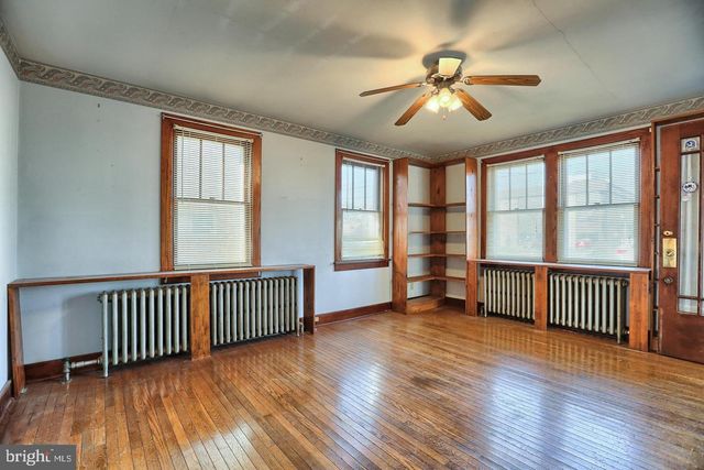 1126 E CHOCOLATE AVE, Hershey, PA 17033