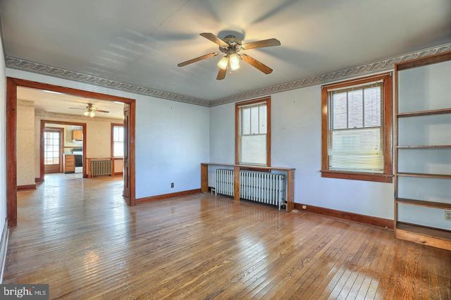 1126 E CHOCOLATE AVE, Hershey, PA 17033
