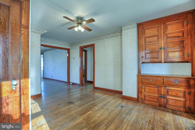 1126 E CHOCOLATE AVE, Hershey, PA 17033