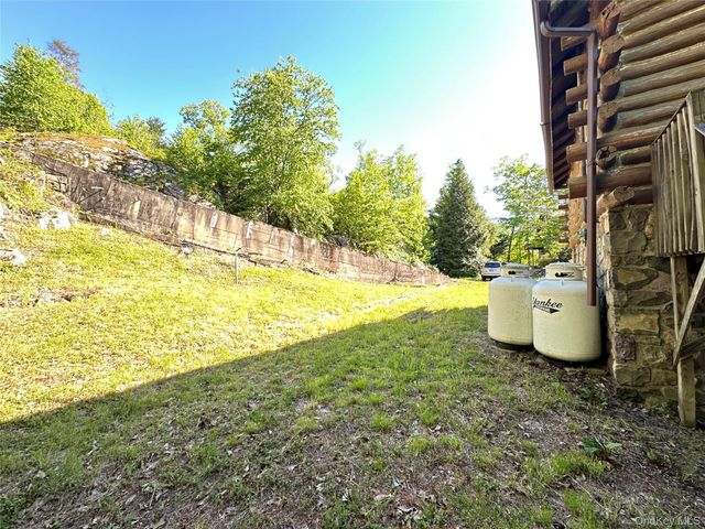 122 Woods Road, Greenwood Lake, NY 10925