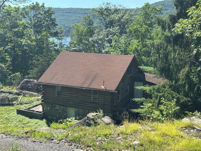 122 Woods Road, Greenwood Lake, NY 10925