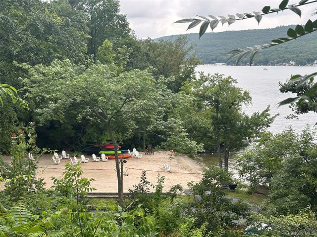 122 Woods Road, Greenwood Lake, NY 10925