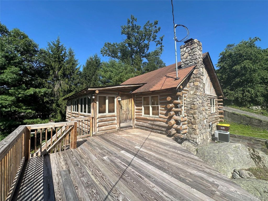 122 Woods Road, Greenwood Lake, NY 10925