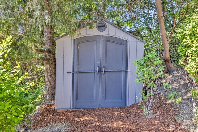 17127 Lakepoint Drive SE, Yelm, WA 98597