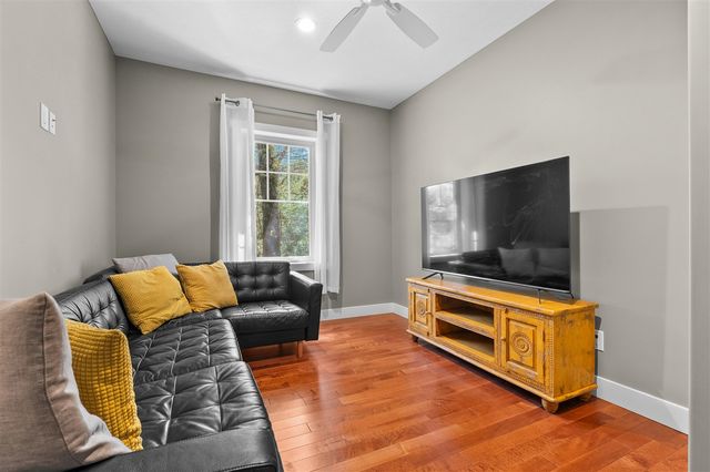 1050 102nd Avenue, Plainwell, MI 49080