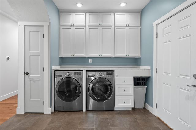 1050 102nd Avenue, Plainwell, MI 49080