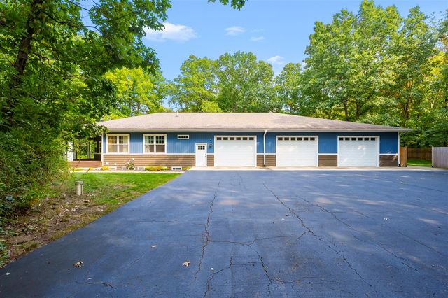 1050 102nd Avenue, Plainwell, MI 49080