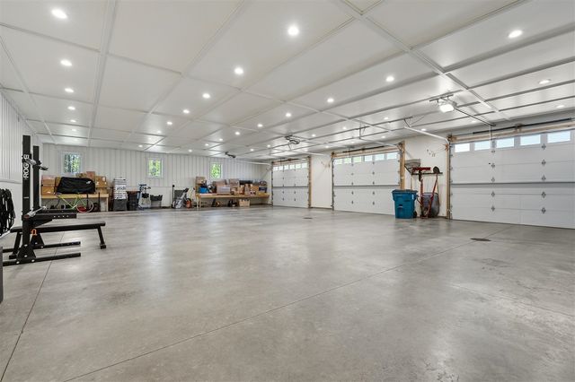 1050 102nd Avenue, Plainwell, MI 49080