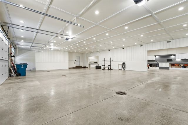 1050 102nd Avenue, Plainwell, MI 49080