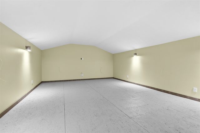 1050 102nd Avenue, Plainwell, MI 49080