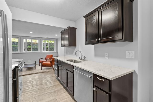 1050 102nd Avenue, Plainwell, MI 49080