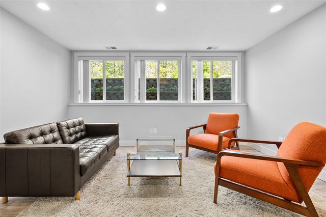 1050 102nd Avenue, Plainwell, MI 49080