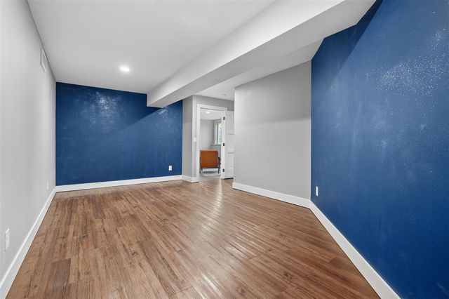 1050 102nd Avenue, Plainwell, MI 49080