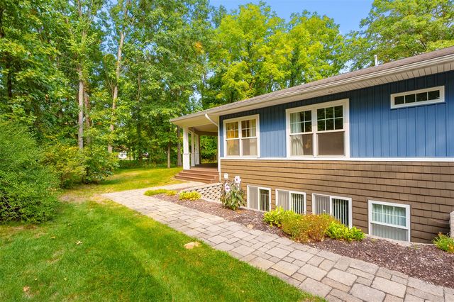 1050 102nd Avenue, Plainwell, MI 49080