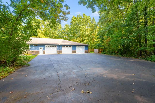 1050 102nd Avenue, Plainwell, MI 49080