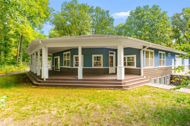 1050 102nd Avenue, Plainwell, MI 49080