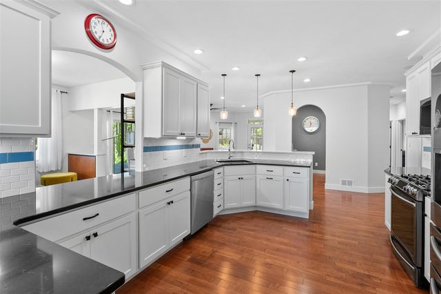 1050 102nd Avenue, Plainwell, MI 49080