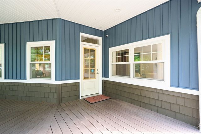 1050 102nd Avenue, Plainwell, MI 49080