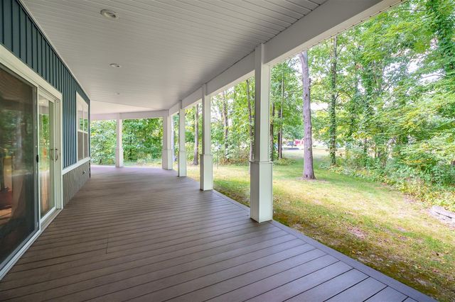 1050 102nd Avenue, Plainwell, MI 49080