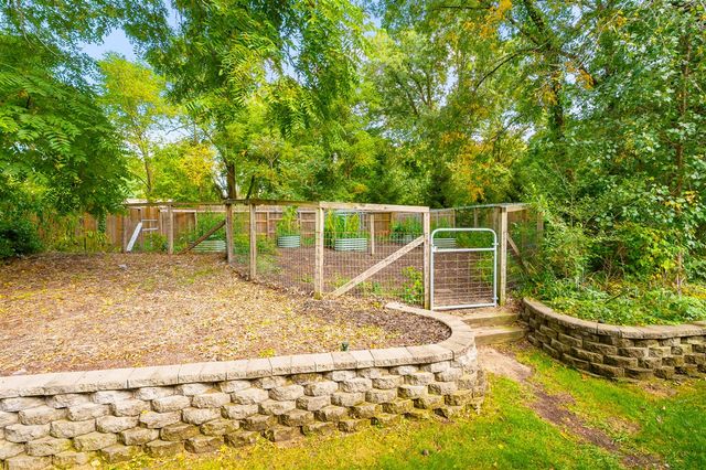 1050 102nd Avenue, Plainwell, MI 49080