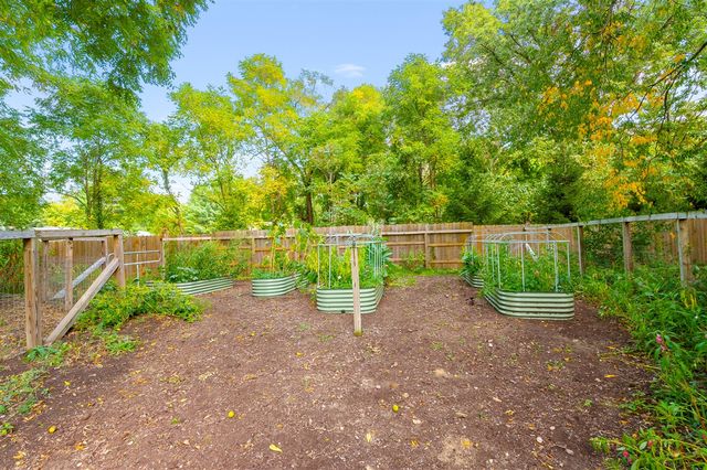 1050 102nd Avenue, Plainwell, MI 49080