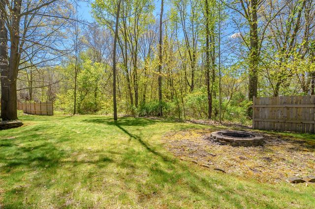 1050 102nd Avenue, Plainwell, MI 49080