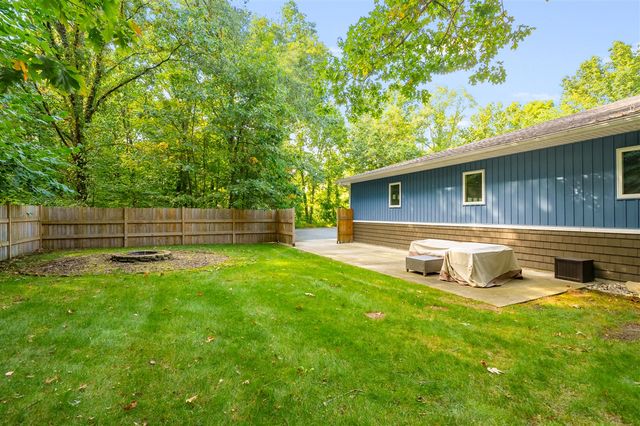 1050 102nd Avenue, Plainwell, MI 49080