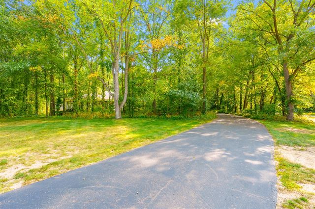1050 102nd Avenue, Plainwell, MI 49080