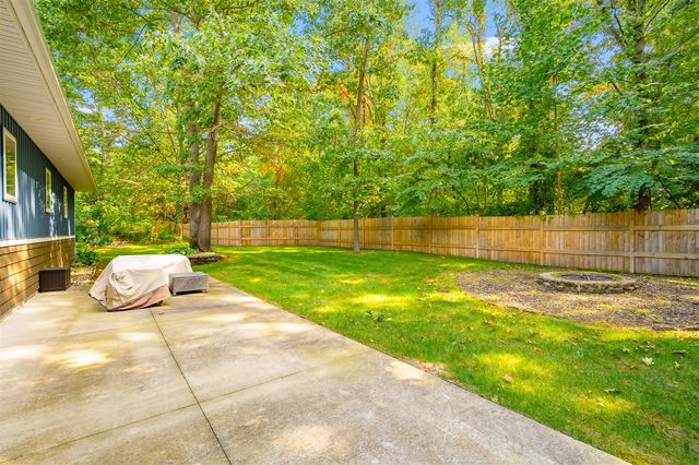 1050 102nd Avenue, Plainwell, MI 49080